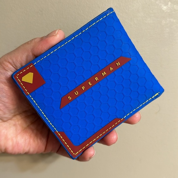 Superman men’s rubber wallet - Picture 2 of 5
